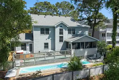 On Valentine Pond: Soundfront | Saltwater Pool