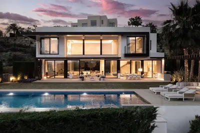 Modern Sleek Villa with Infinity Views