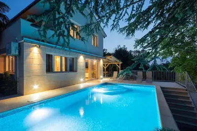 Charming and cozy villa  with pool and fantastic outdoor area