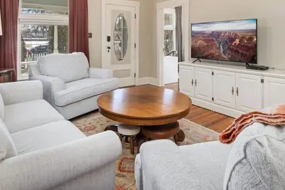Image de City Park Charm - Vintage Home w/ Modern Comforts