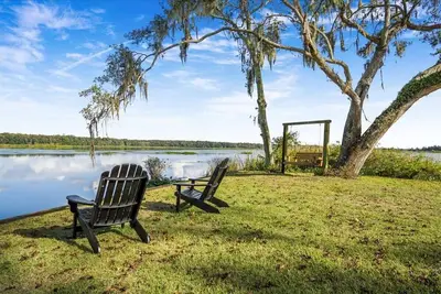 Image de Gorgeous Water Front Geodesic Dome with Your own Private Boat Ramp and Dock!