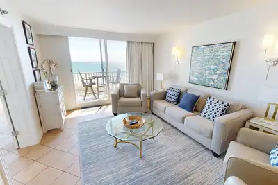 Image de Dotg 701 is a Top Floor Gulf Front 2 Br with Free Seasonal Beach Service