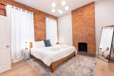 Image de Pet Friendly | Modern Touches | Walk to Bars