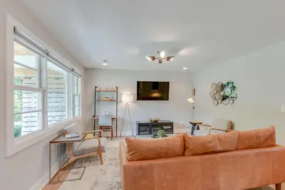 Spacious 3 Bedroom - Historic Franklin Quadplex