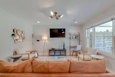 Pretty & Bright - Historic Franklin Quadplex