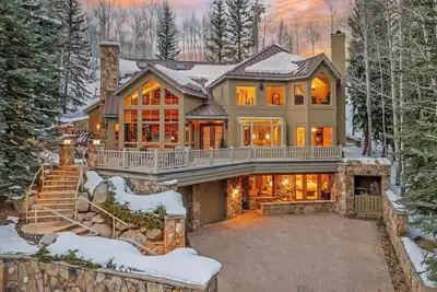 Image de Large Ski-in/out Retreat + Lap Pool | Founders Lodge