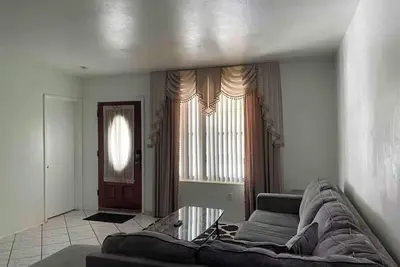Image de 3-bedroom 2-Bathroom Home in fabulous Miami with WiFi, Ac. Central location! ! !