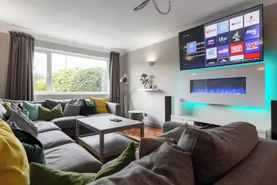 Image de City home with parking and garden- pet friendly