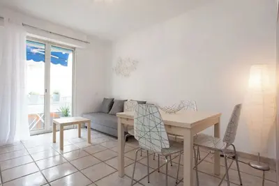 Image de 2 pièces à 50 mètres de la mer - Antibes Centre