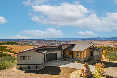 Image de Majestic Sunset Retreat - Breathtaking Mountain Views!