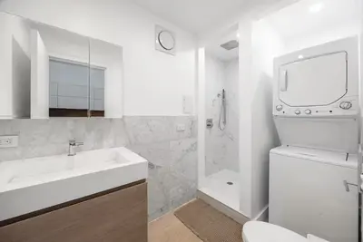 Image de Luxurious new 2-Bedroom, 1-Bathroom apartment in East Village!