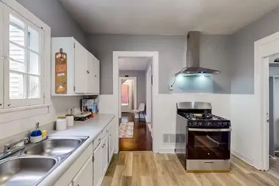 Image de 4-bedroom House in Rochester with Window A/C, Tv, & WiFi to accommodate 8 people