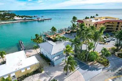 Image de Keys to Ohana. On Ocean Inlet. Private Pool, Hot Tub, Ample Dock space.