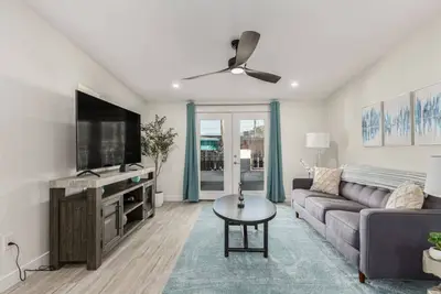 Image de 67th St Suites | Modern | Central | Free Parking