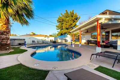 Image de 6br in Downtown Chandler - Heated Pool and Hot Tub