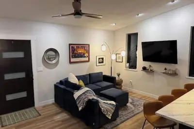 Image de The Green House - Luxury Apartment in the Tennyson Street Area