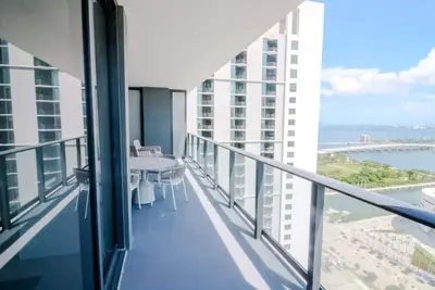 Image de Luxurious Downtown Highrise