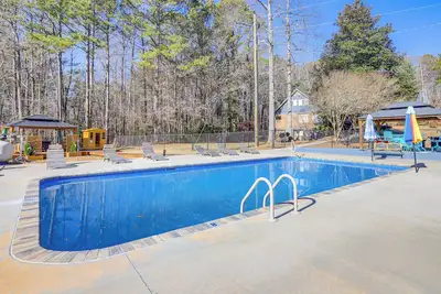 Image de Private Hot Tub & Sauna: Georgia Nature Retreat!
