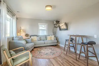Image de Broadway Bungalow: Pet-Friendly Urban Charm