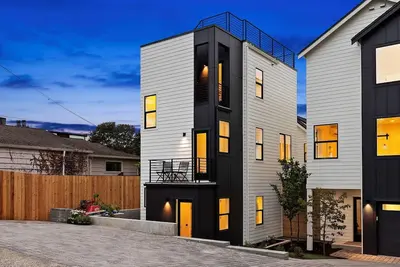 Image de Luxury 2 bedroom 2 bath townhome in Dt Seattle private parking rooftop deck view