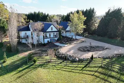 Image de Luxury 7br Equestrian Estate Farmhouse Near Tryon Equestrian Center\/Lake Lure