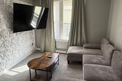 Image de Elegant 3 Bedroom condo 5 minutes from Ewr & Nj Transit + 30 minutes from Nyc