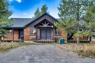 Image de Queen Suite at Ponds Lodge Cabin 32 Unit 4