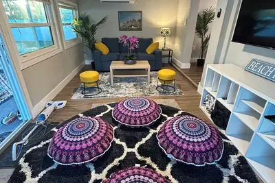 Image de 8 Minutes to Siesta Beach! 3-bedrm Oasis in Sarasota - Kng, Queen, 2 full beds