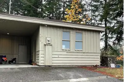 Image de Bright and Cozy cabin. Gold River. Perfect for single person or couple.