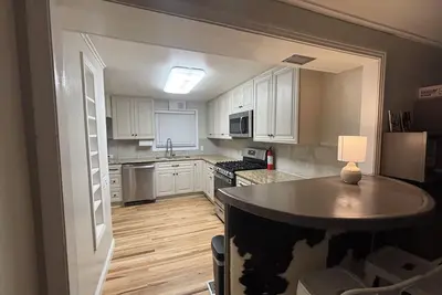 Image de 7th Street Hangout Loft Loft. Close to all the local spots. Walking Distance
