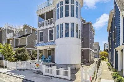 Image de Beachside Luxury | Spacious 7br | Chic Design