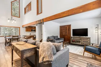 Image de Spacious Mountain Home In The Trees with Views