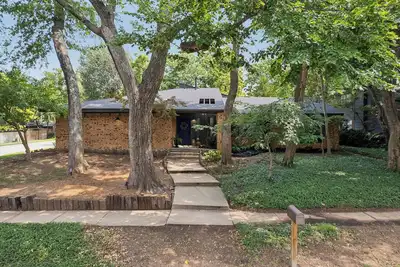 Image de Magical Mid-Century Modern-Pampered in this Serene Setting Near Ou/Parks/Trail