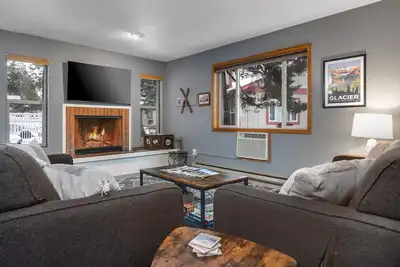 Image de New! Close to Whitefish Lake, community hot tub & pool