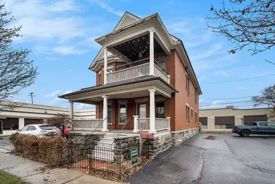 Image de New 1st Floor Victorian Flat in Downtown Kalamazoo
