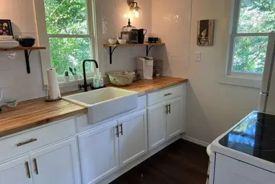 Image de Charming 1-bedroom cottage with Ac, WiFi in quaint Avondale area of Jax.