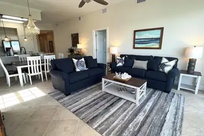 Image de Sun Haven~Luxury, Waterfront Retreat!