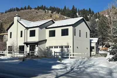 Image de Château et chalet de Warm Springs. Le luxe des finales de la Coupe du monde.