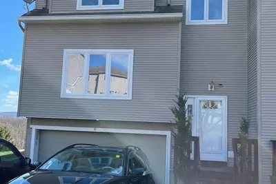 Image de Charming tidy 2-bedroom townhouse on Timber Ridge in Hudson Valley 65min to nyc.