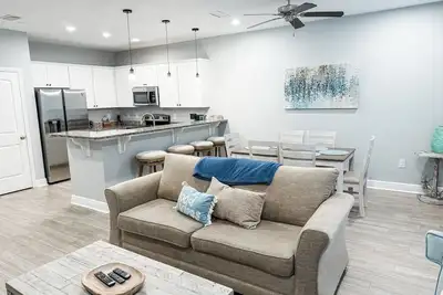 Image de Beachy Bright - Family Friendly! - Close to beach