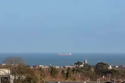 Image de New Luxury Seaview Apt in Dublin 15 min to Centre