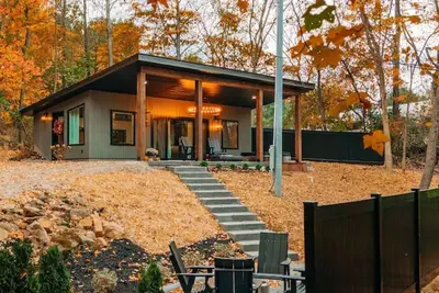 Image de Hill Haus - A Cozy Cabin
