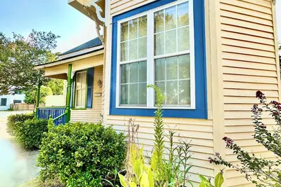 Image de Charming 2-bedroom house with WiFi, Ac in enchanting downtown Opelousas.