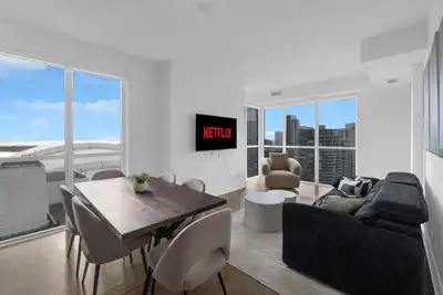 Image de Tower View Suites - Free Parking - Rooftop Pool - Hot Tub - Gym