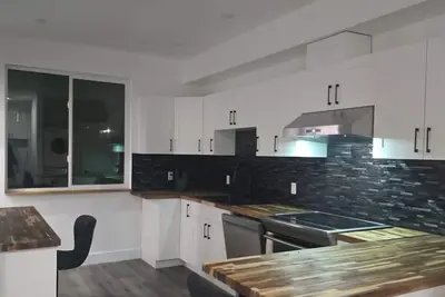 Image de Quiet bright 2 bedroom 1 bathroom suite in town!
