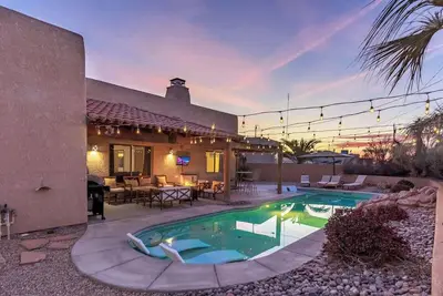 Image de Santa Fe Style Retreat with Pool & Backyard