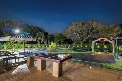 Image de Unique Private Racing Track Villa In Miami/Cinema