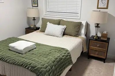 Image de Spacious & very comfortable 3bed & 1 Bath Basement Apartment in Taylorsville