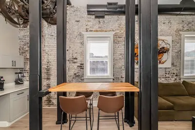 Image de Luxury Downtown Knoxville Condo 20ft Ceilings, Smart Tv, Walk to Dining, Stadiums, Historic Theaters
