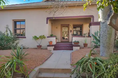 Image de Historic adobe steps from 4th Ave, near U Of A, private yard, Dogs Ok!